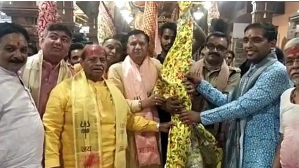 Ujjain: Flag worship in Mahakal temple, flag moving ceremony, artists performed feats with bands
