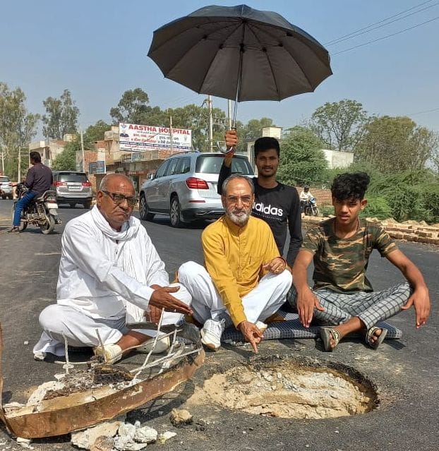 Expressed anger by protesting against broken covers of sewer line
