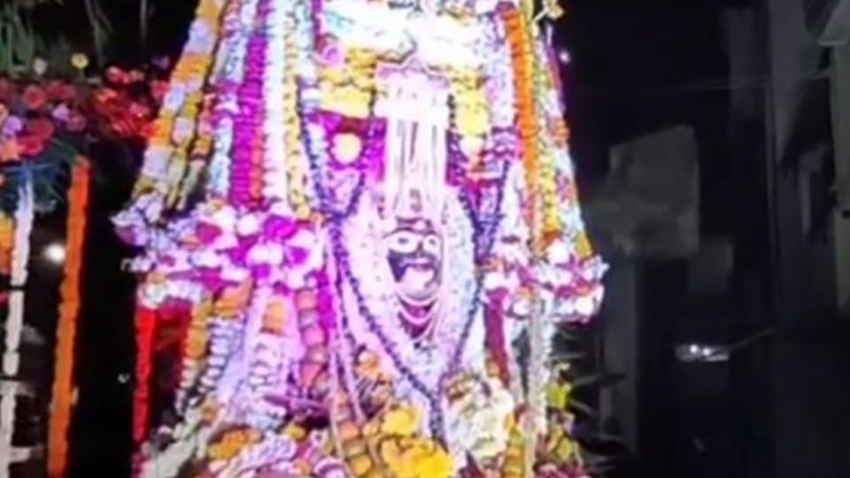 Ujjain: Flag worship in Mahakal temple, flag moving ceremony, artists performed feats with bands