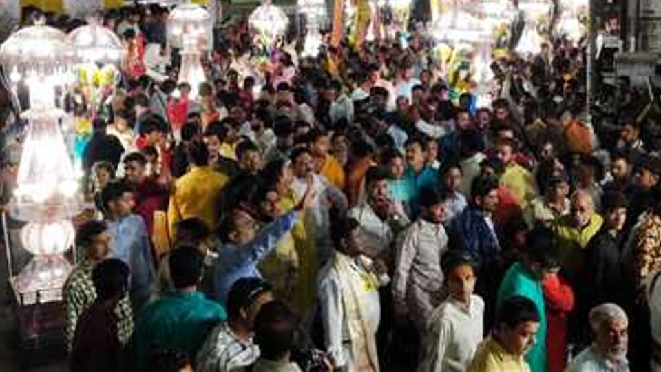 Ujjain: Flag worship in Mahakal temple, flag moving ceremony, artists performed feats with bands
