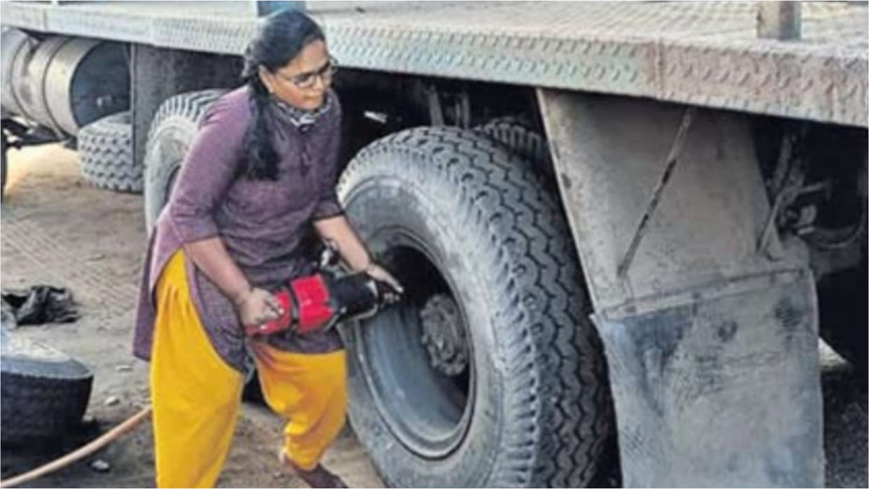 only women mechanics in telangana adilakshmi famous for fixed puncture truck tyre