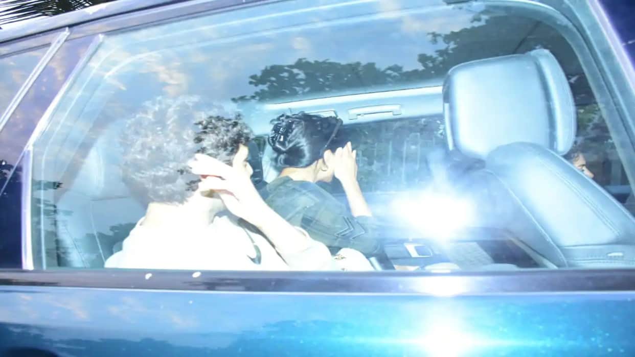 Suhana Khan: Shahrukh khan daughter Suhana Khan was spotted with Mystery Man fans asked Who is he?