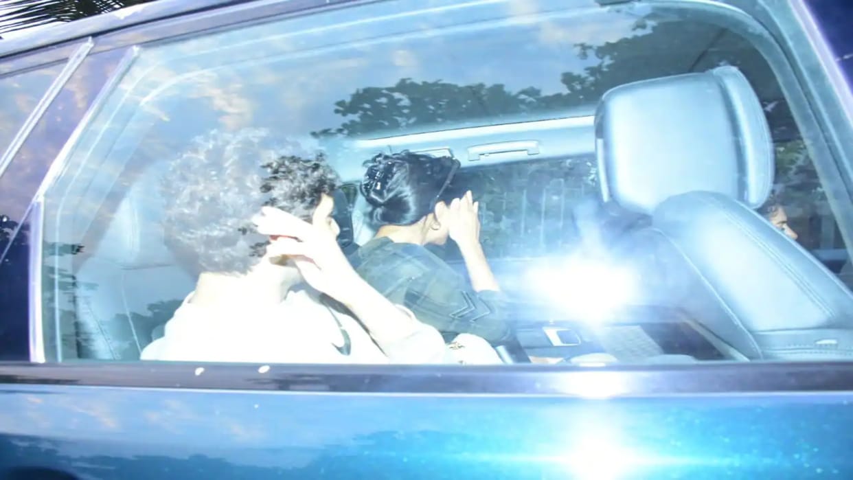 Suhana Khan: Shahrukh khan daughter Suhana Khan was spotted with Mystery Man fans asked Who is he?