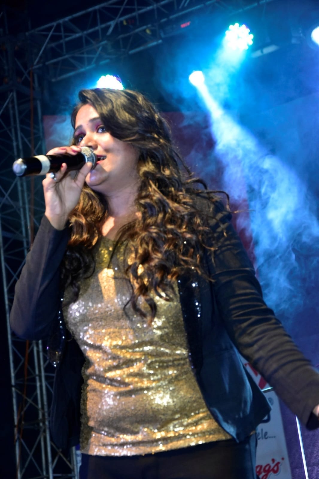 Listeners dance to Vicky Chauhan's songs and plays