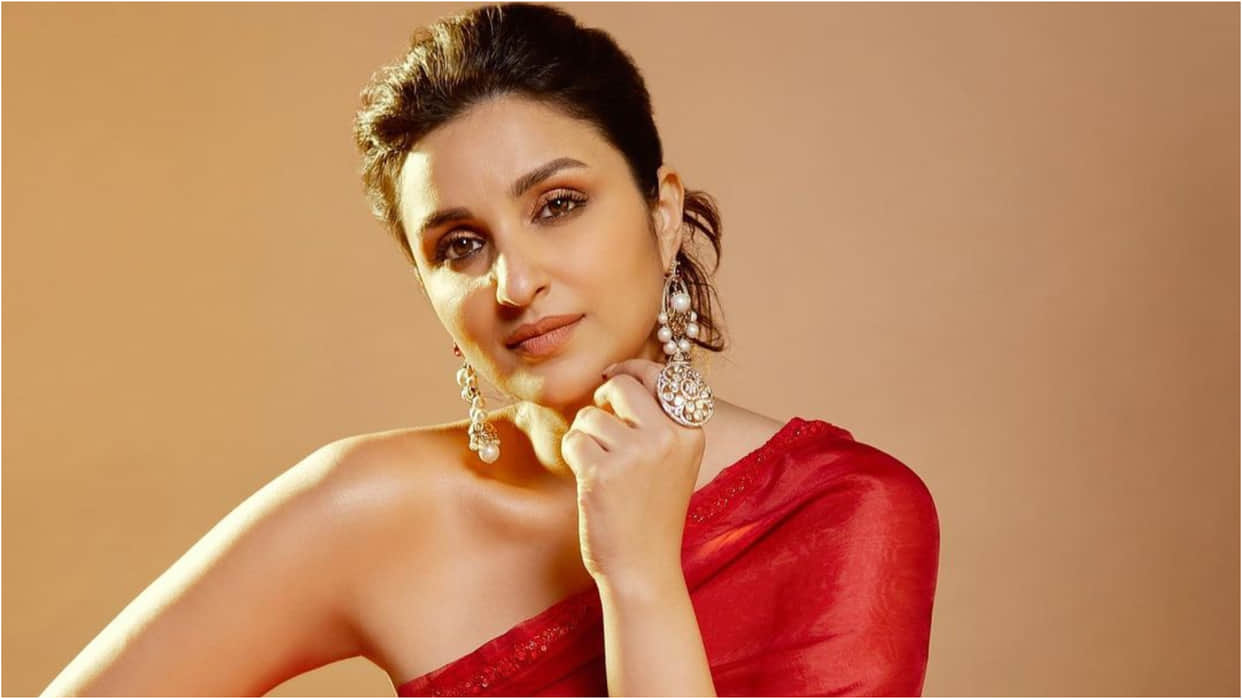 parineeti chopra sheer black saree with lace embroidery blouse classy look for hunarbaaz show