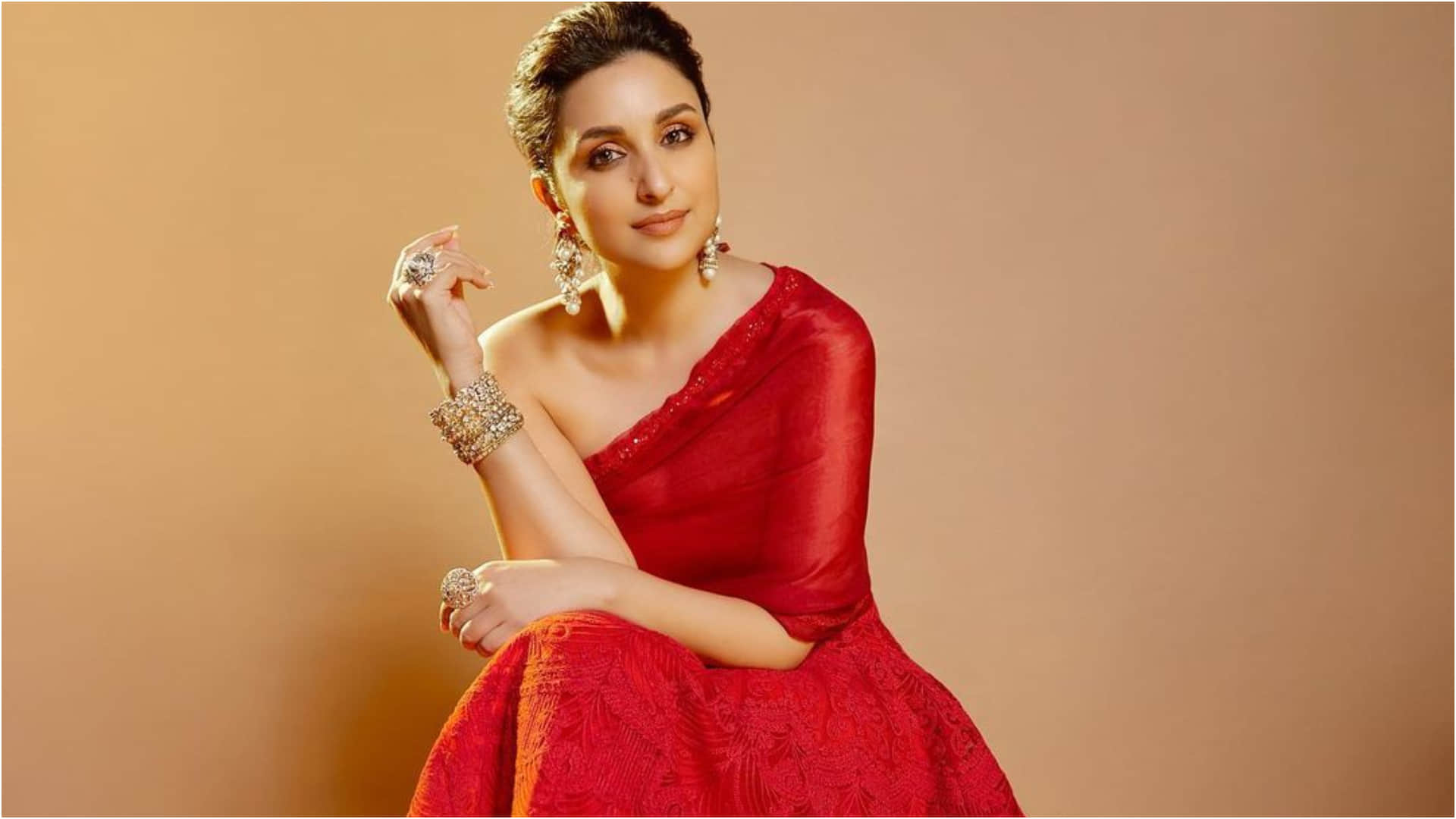 parineeti chopra look elegant royal in manish malhotra blue saree