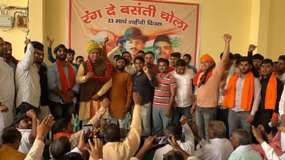 पाटौदा में भाजपा प्रदेशाध्यक्ष ओपी धनखड़ के नेतृत्व में भाजपा में शामिल हुए युवा।