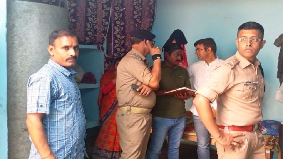 robbed the house after killing an elderly woman in kasganj