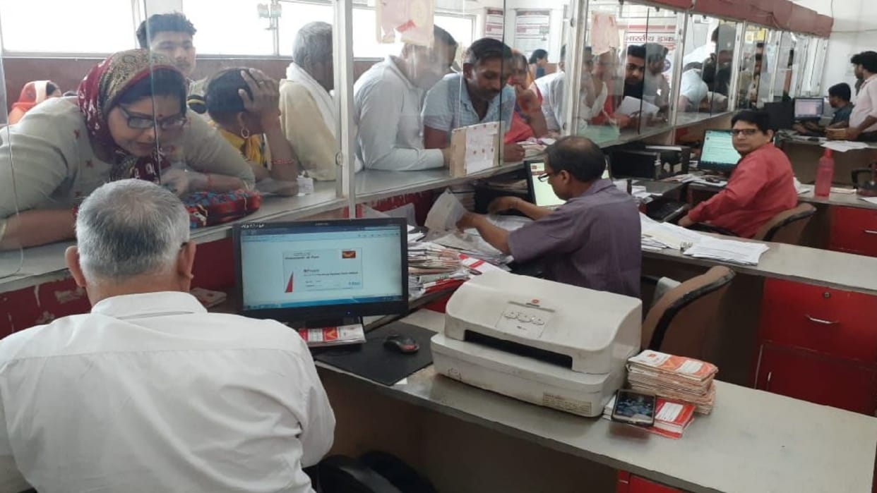 Amar Ujala Exclusive: Server stalled for 15 days in Baraut Baghpat, 819 crore transactions affected