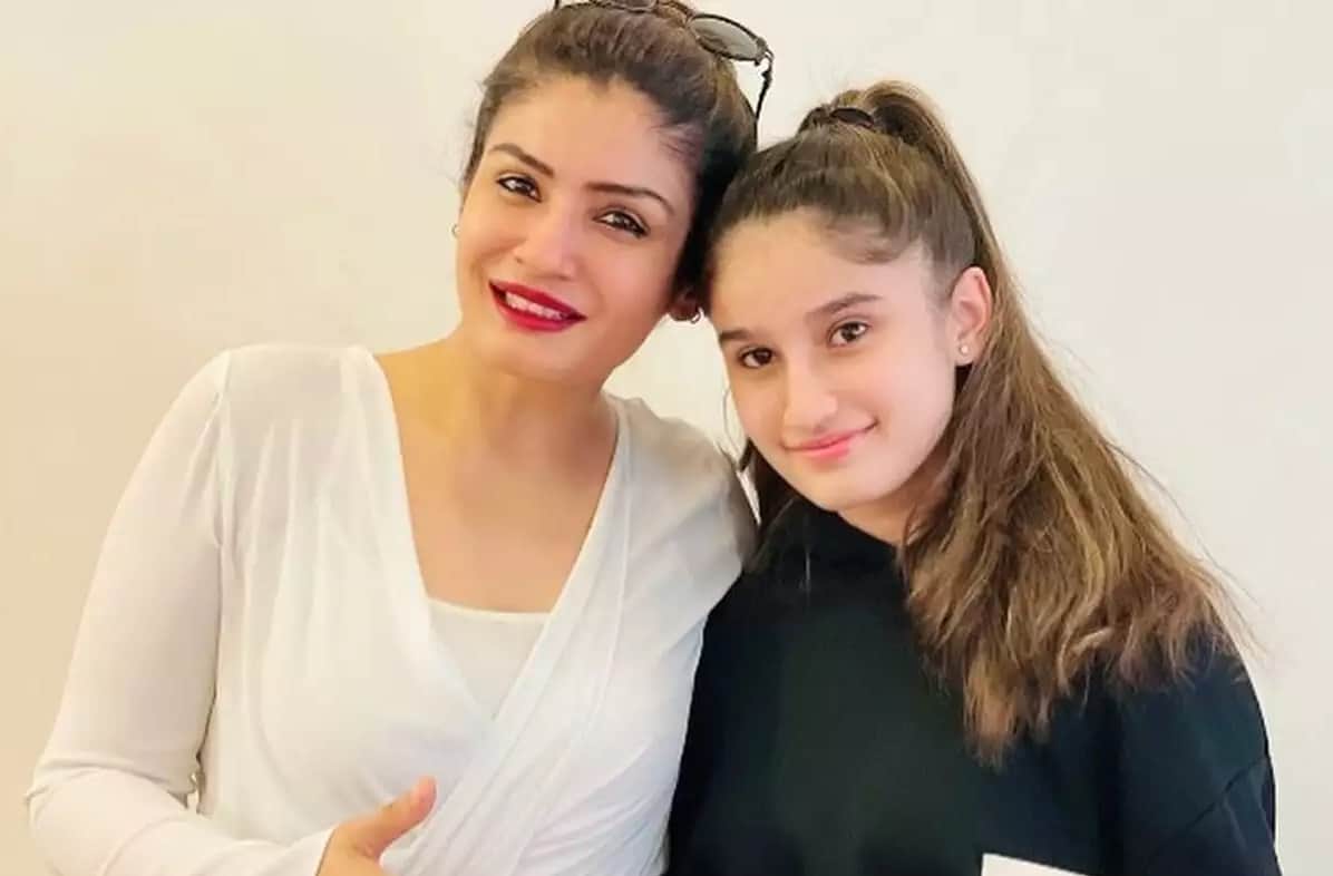 Raveena Tandon daughter Rasha Thadani gets pushed by man for selfie actress angrily reacts know in detail
