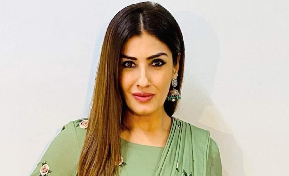 raveena tandon neelam kothari 90s look video goes viral on instagram