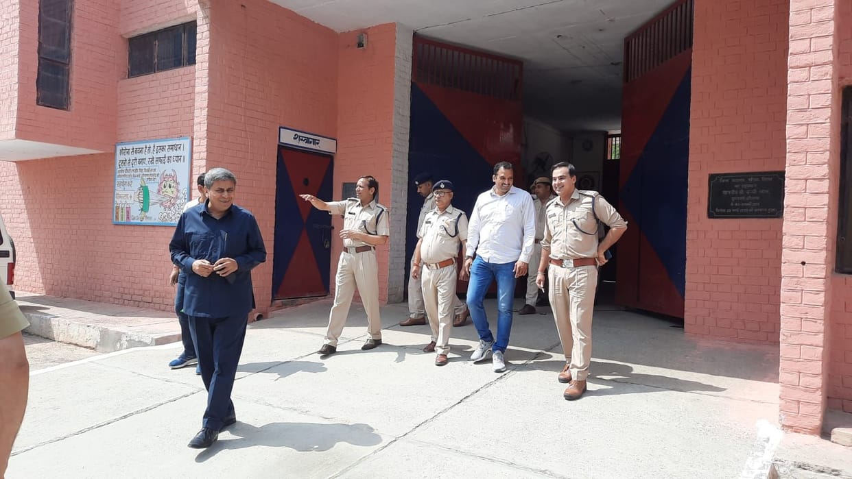 Sim and mobile were being found in jail, a team of 80 police personnel launched a search campaign