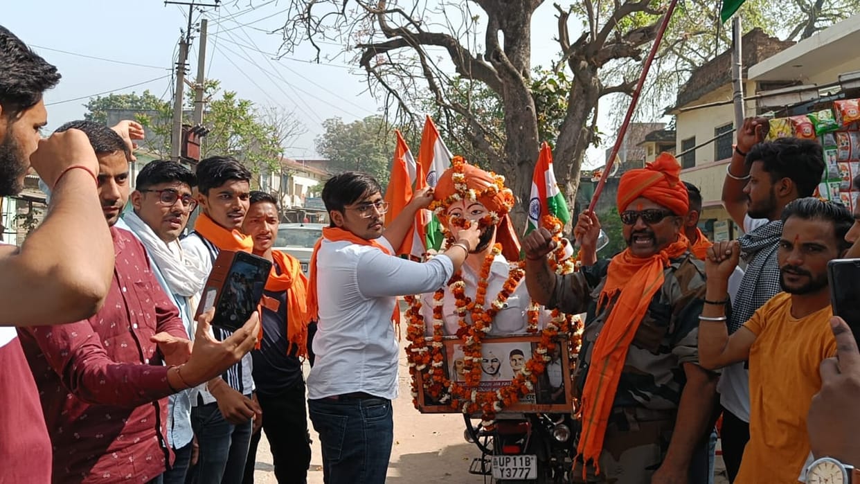 Tribute paid to Sardar Bhagat Singh by tilak with blood