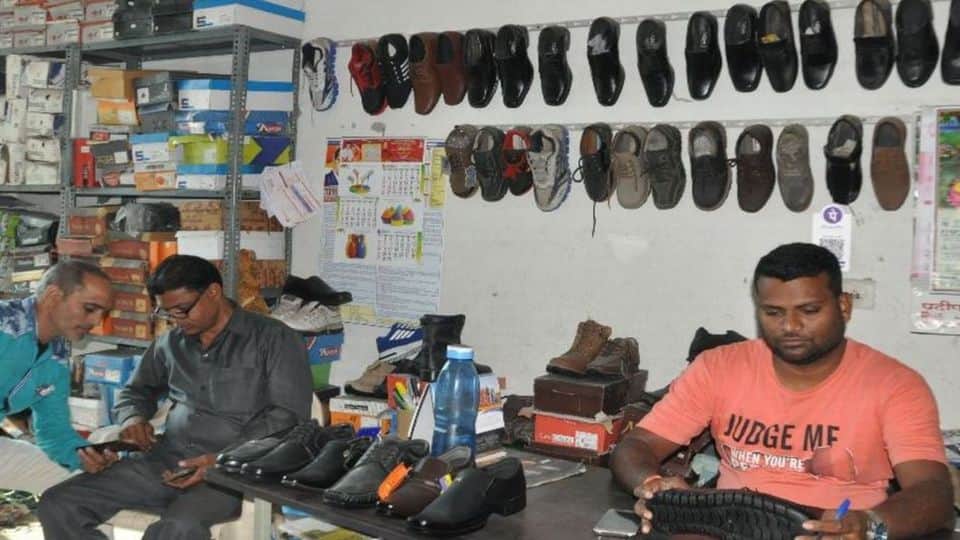 two years of lockdown Agra Shoe industry growing up but tourism still faces difficulties