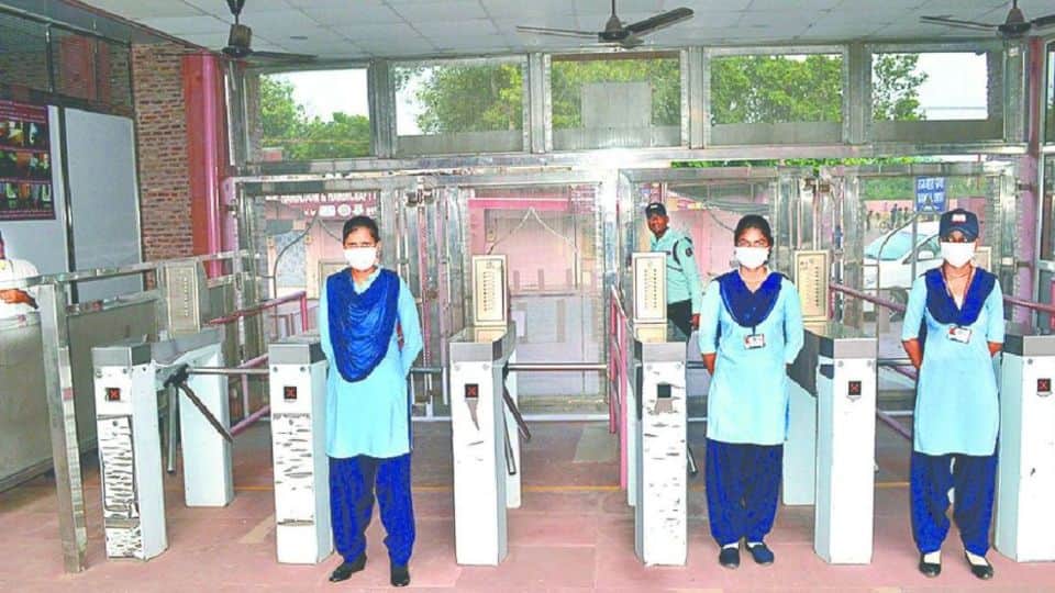 two years of lockdown Agra Shoe industry growing up but tourism still faces difficulties