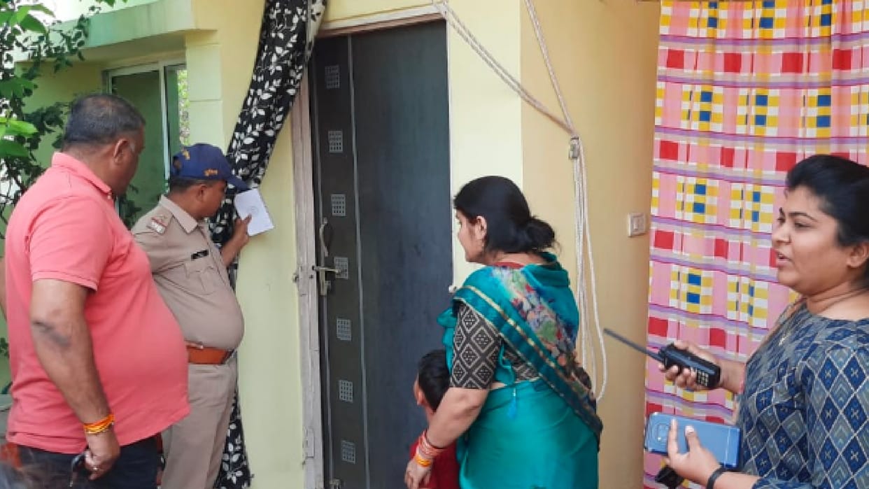 Thieves raid in Raisen: Locks of four houses cracked, jewelery including cash and girl's piggy bank also took away money