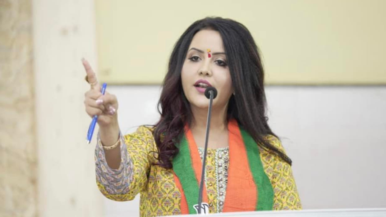 Amruta Fadnavis says culture of Khaunga Khane Bhi Dunga prevailing in Maharashtra news in Hindi