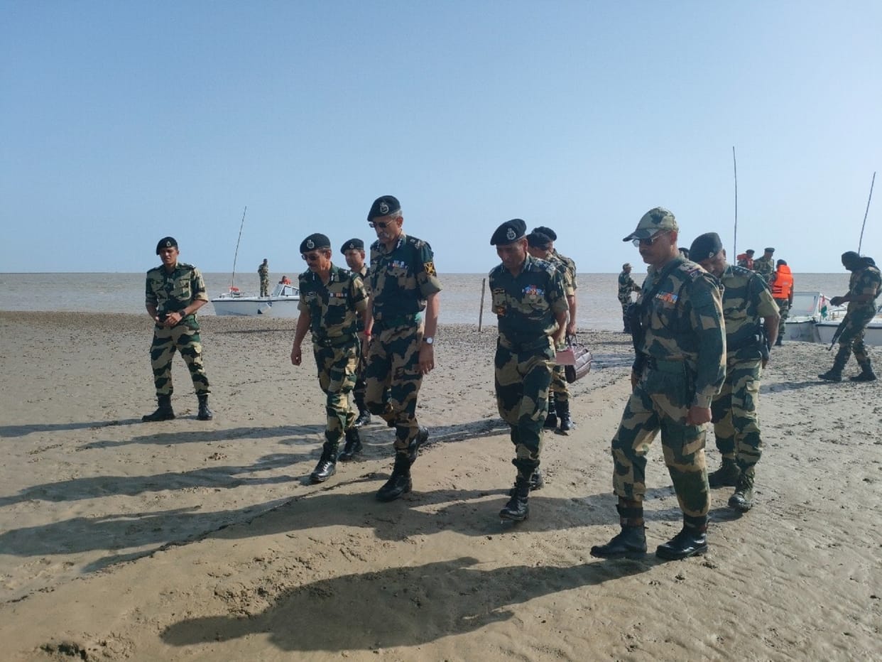 BSF DG Pankaj Kumar Singh, on his three-day visit, reached Harami Nallah in Kutch on the India-Pakistan border