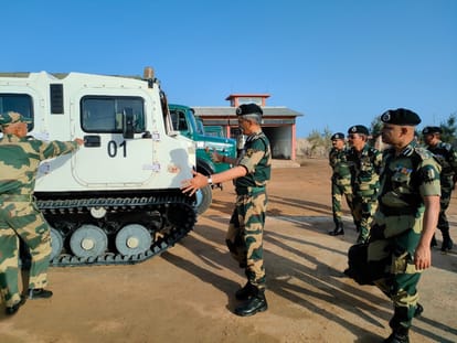 BSF DG Pankaj Kumar Singh, on his three-day visit, reached Harami Nallah in Kutch on the India-Pakistan border