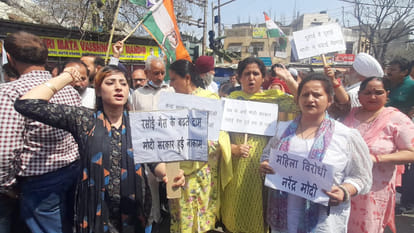 congress protest in jammu against petrol diesel and gas price hike