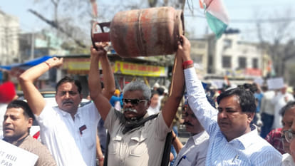 congress protest in jammu against petrol diesel and gas price hike