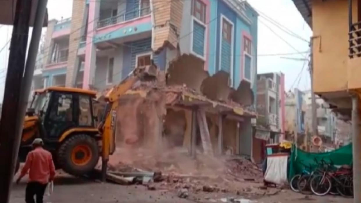Indore: Bulldozer went to the house of seven people in the Pigdumber dispute, BJP leader's son was murdered