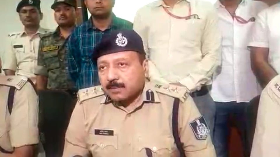 Gwalior: Ganja worth one crore recovered, bananas were stuffed in the truck to bluff