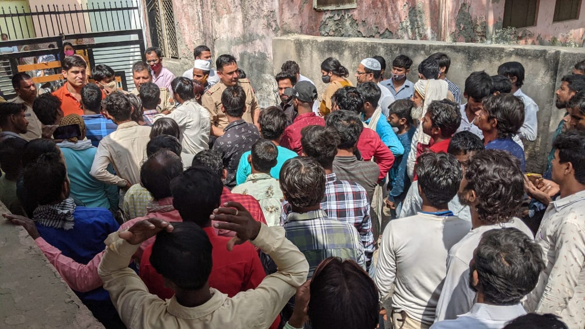 Ghaziabad Big Incident Helpless mother saw dead son face for last time through video call, brothers and sisters cried bitterly