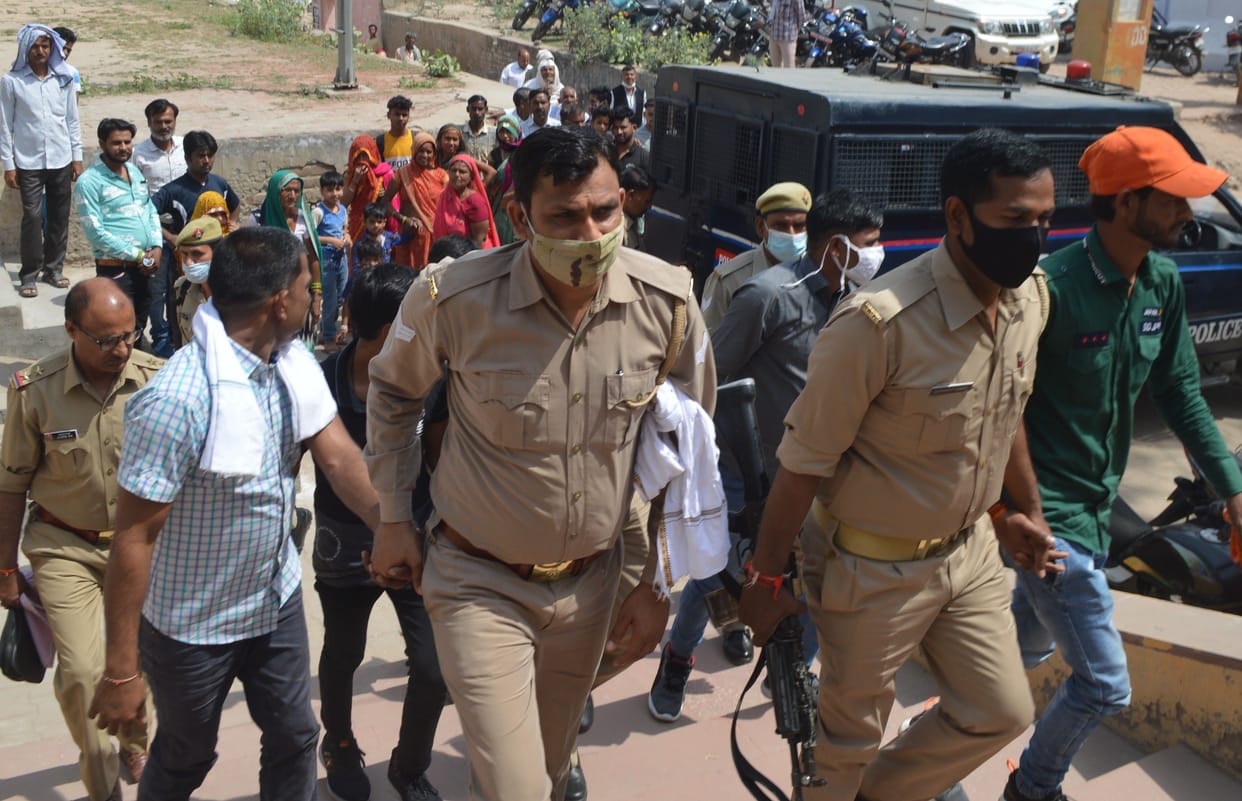 Hathras: The then Kotwali in-charge, Inspector summoned in the daughter case