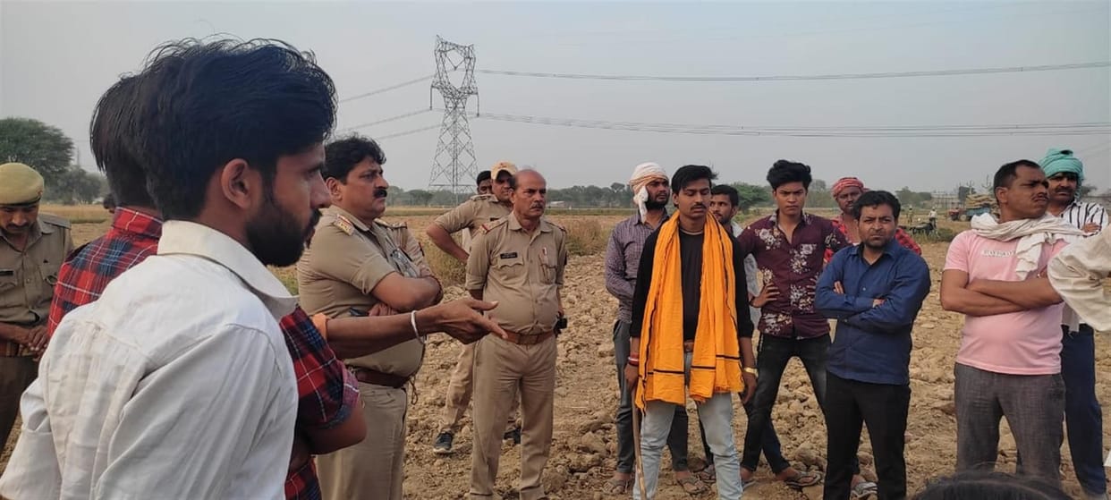 Hathras: Cow protection team and police freed the cows