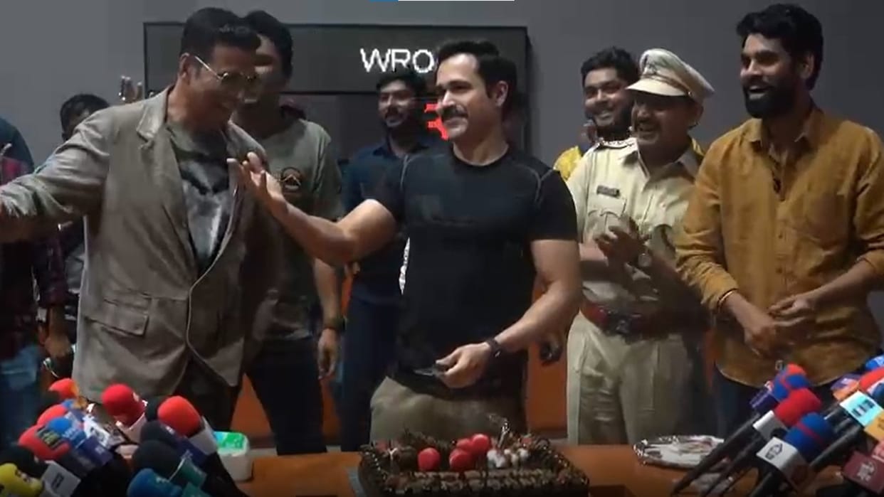 Emraan Hashmi celebrates his birthday on the sets of film Selfiee with Akshay Kumar and all selfiee team