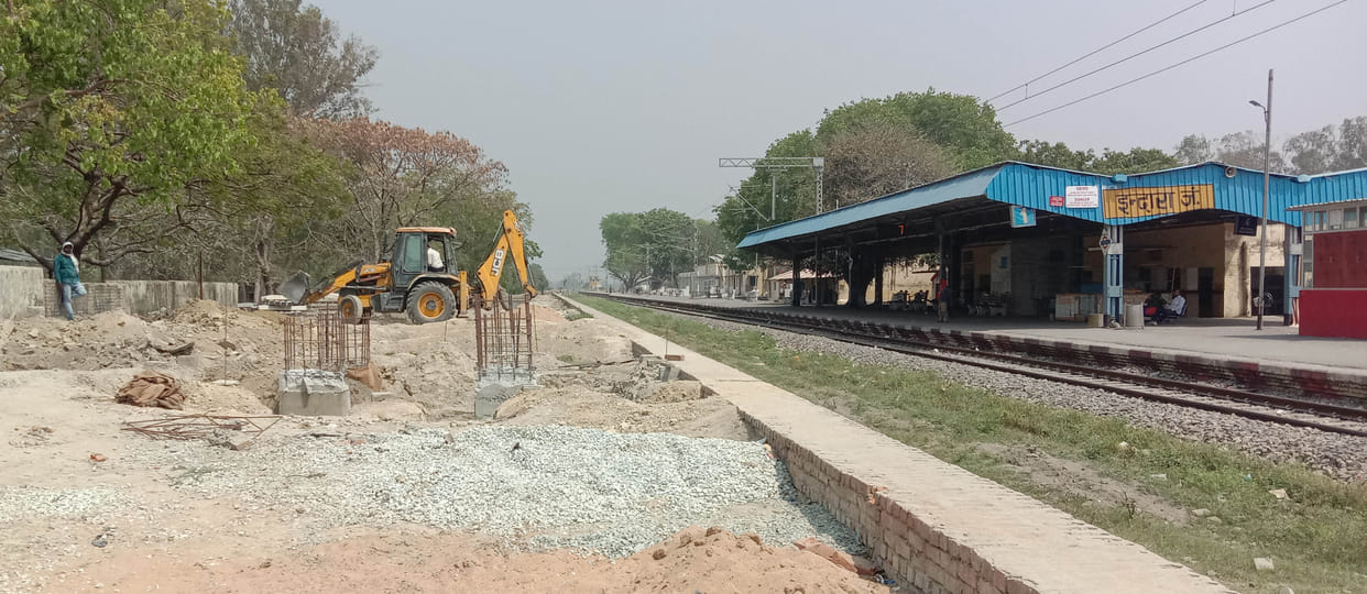 Foot overbridge started being built, commuting will be easy