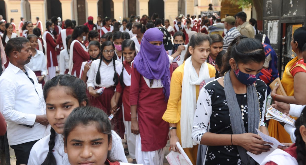UP Board: On the very first day, more than 11 thousand candidates left the field