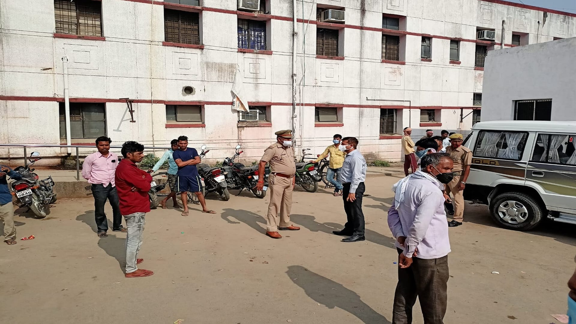 Kushinagar News Four children Death by Toxic candy with Flies Know All About  in Hindi