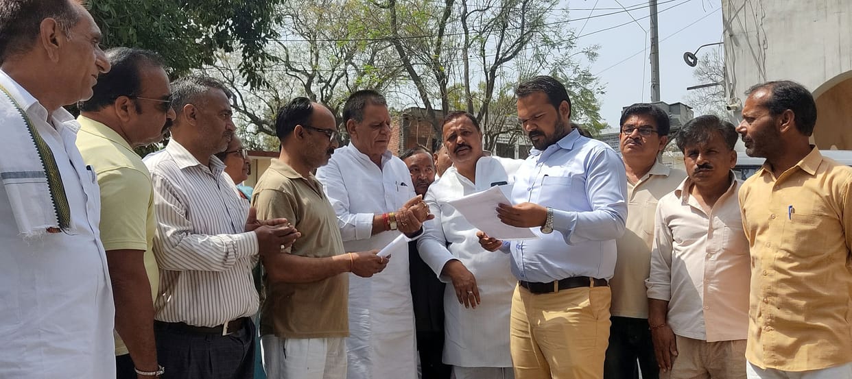 Congress workers protest against inflation