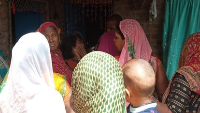 Two year old innocent girl died in Mainpuri drowning in pond