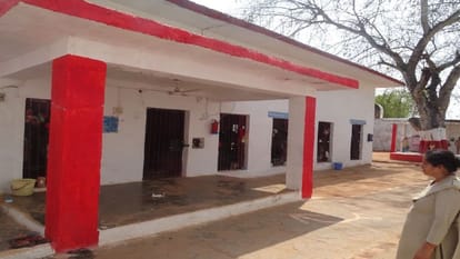 Mathura district jail boundary wall has become 24 feet high