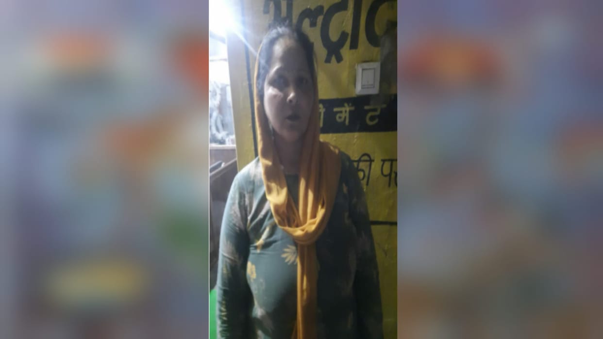Meerut News: Crooks have looted two lakhs rupees from friend woman of Bank in Hastinapur