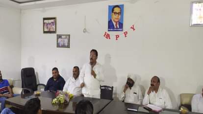 बसपा पूर्व विधायक योगेश वर्मा ने अपने आवास पर बैठक की।