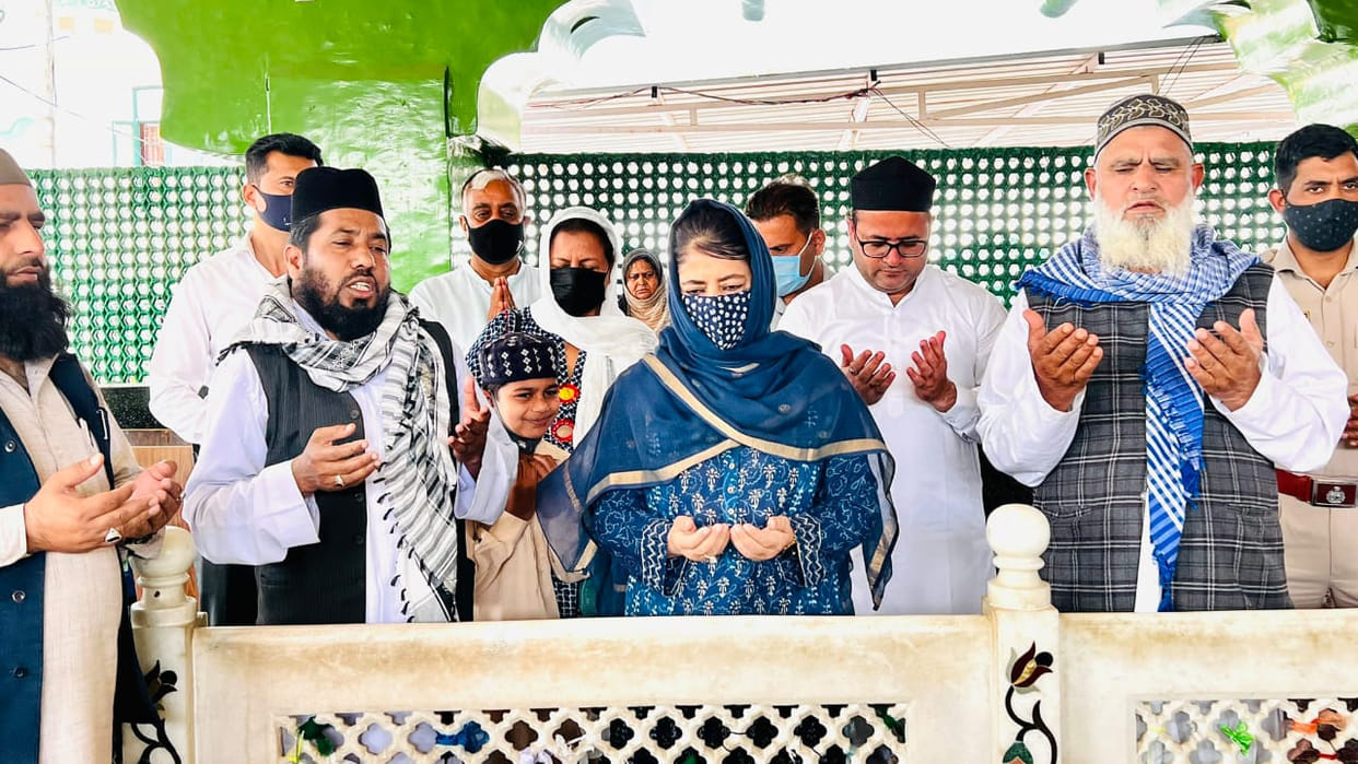 Satwari Dargah pdp president Mehbooba mufti pays obeisance at sufi Shrine of Hazrat Budan Ali Shah at Satwari Jammu
