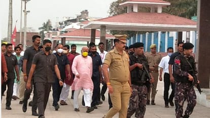 RSS chief Mohan Bhagwat saw Ganga Aarti in varanasi and visited Kashi Vishwanath temple