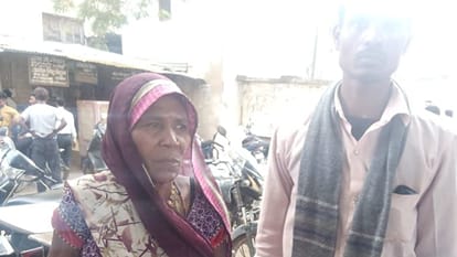 MP में 28 साल के युवक को 67 साल की महिला से हुआ प्यार।
