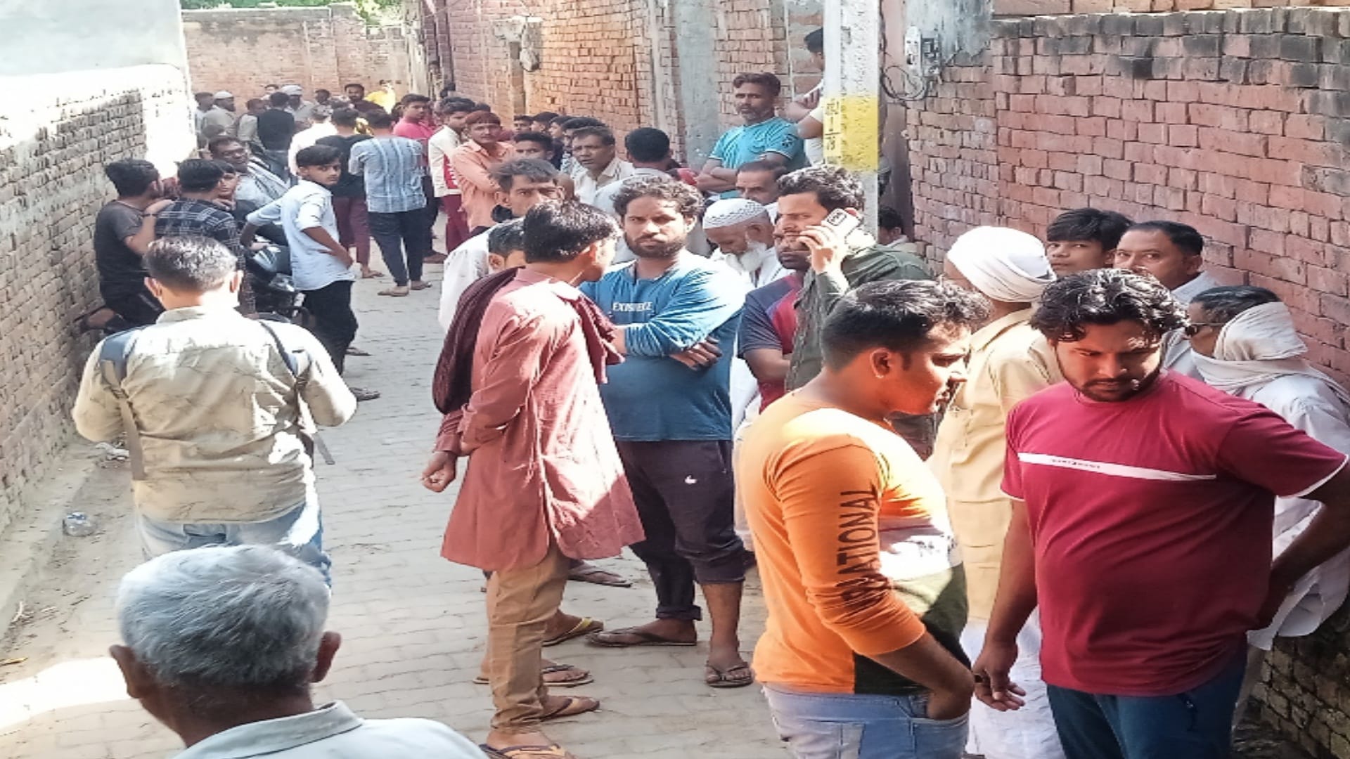Elderly murdered with bricks three brothers for solving a dispute in Shamli