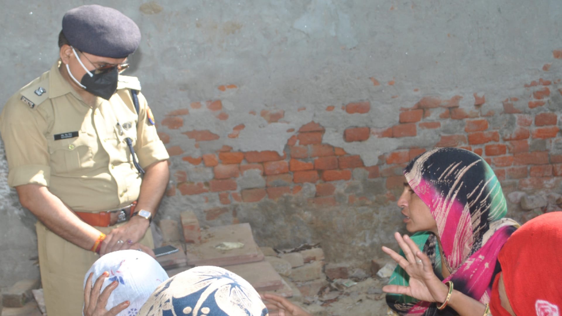 Elderly murdered with bricks three brothers for solving a dispute in Shamli