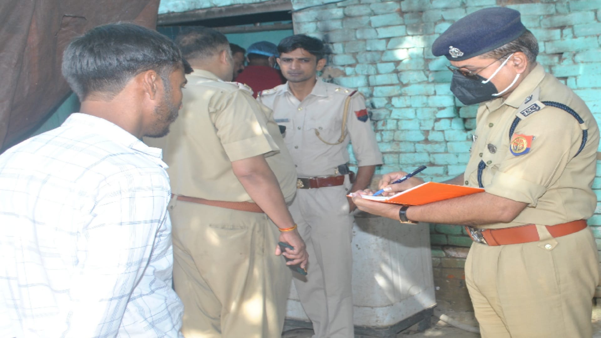Elderly murdered with bricks three brothers for solving a dispute in Shamli