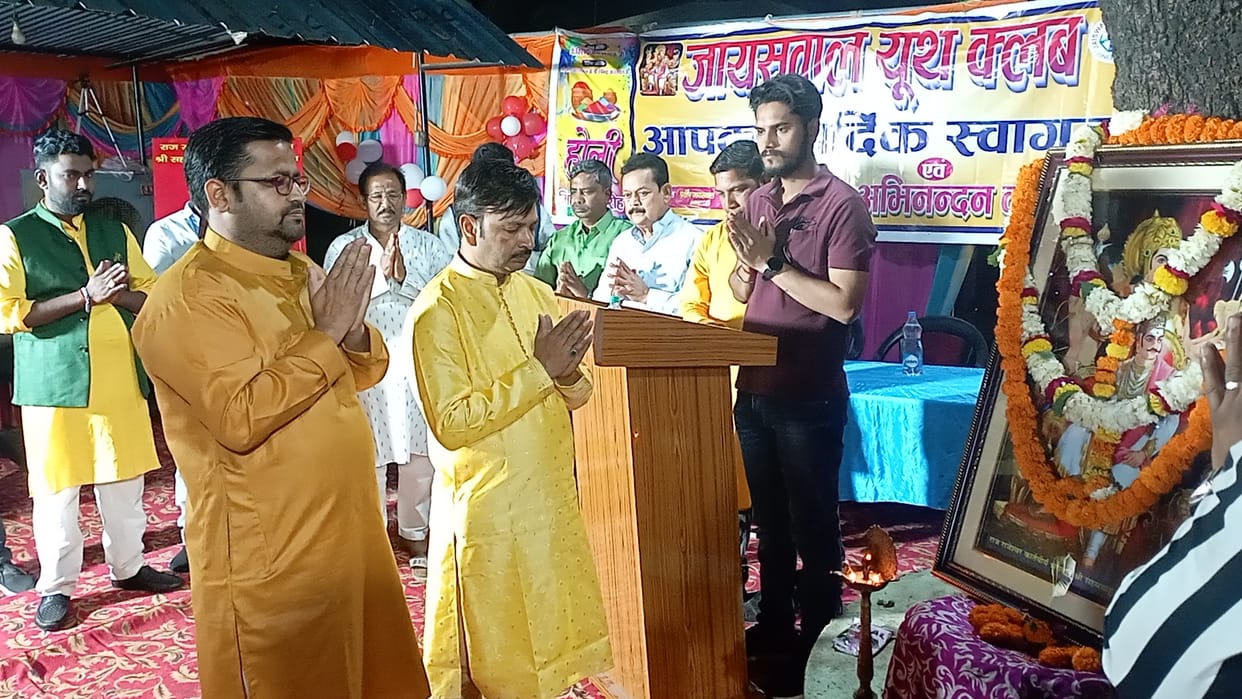 Abir-Gulal blown up a lot, sang the song together
