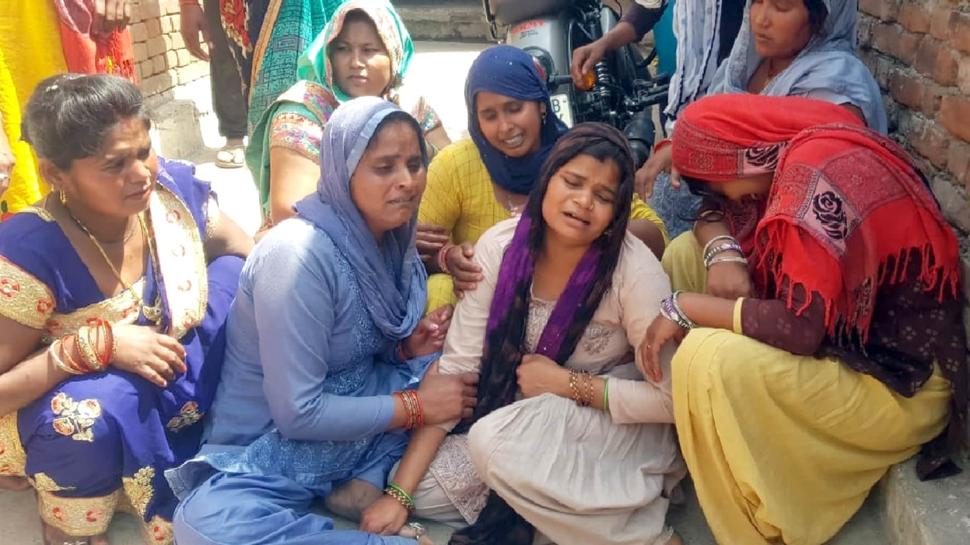 UP Crime News: A girl baby child of four year was murdered in village of Bijnor see photos
