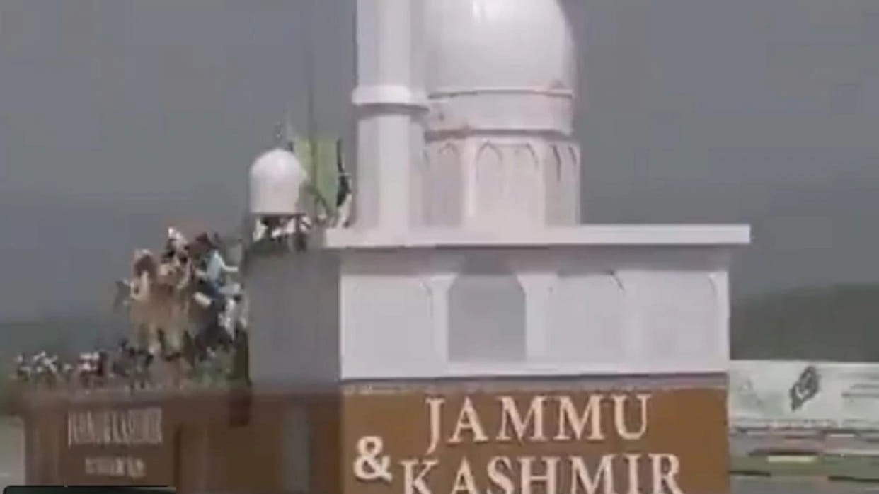 jammu kashmir tableau with posters of hurriyat leader syed ali shah Geelani and hm terrorist Burhan wani seen in Pakistan Day parade