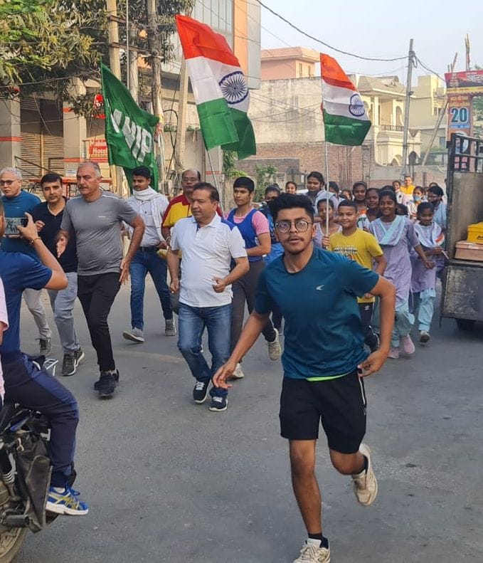 MPs ran with children in marathon