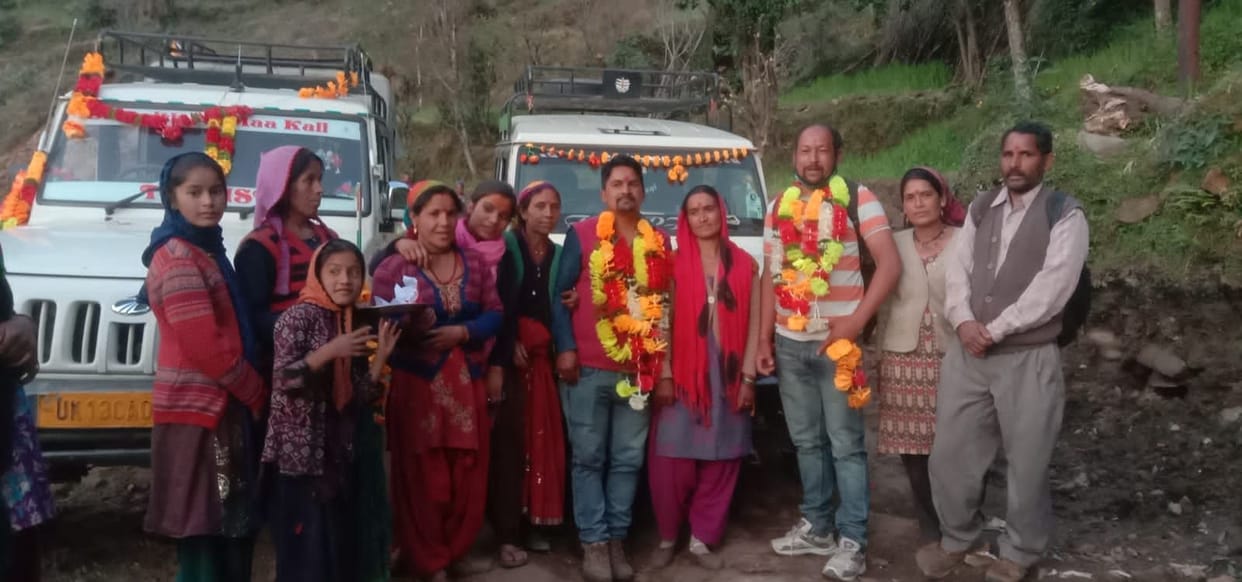 Vehicle reached Bankhi village of Kalimath Valley, people jumped with joy